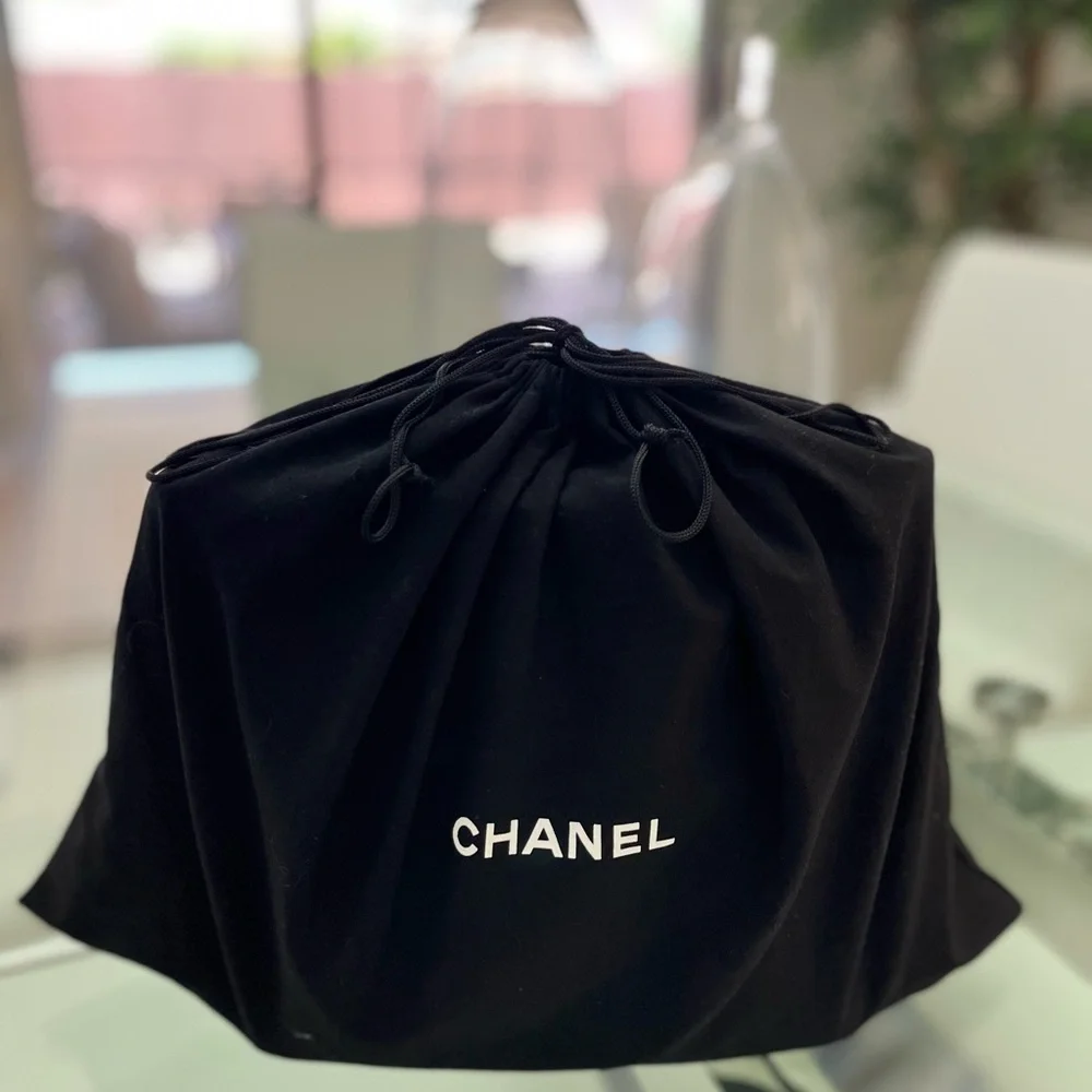 🌸 Black Quilted Caviar Timeless Classic Petit Shopping Tote PST Gold Hardware - Picture 1 of 11